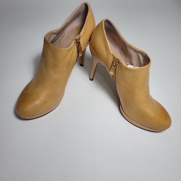 Vince Camuto Camel Elvin Booties - Picture 2 of 4